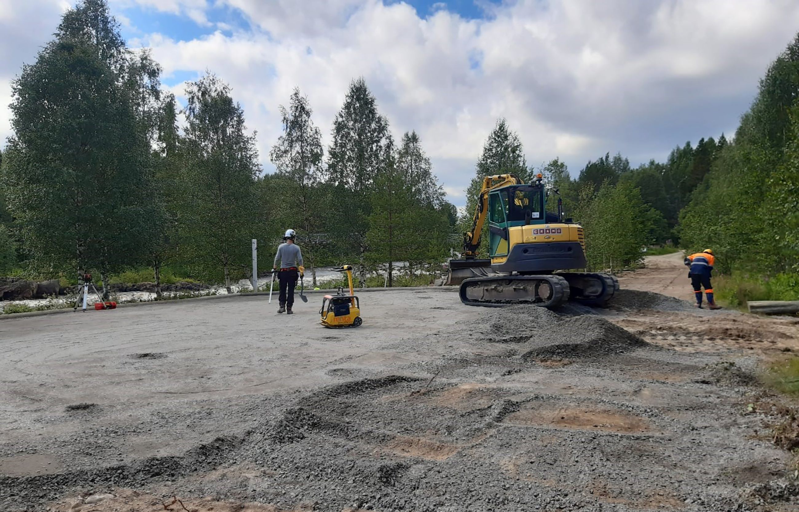 Vikakönkään laavu siirretään kauemmaksi parkkipaikalta – polttopuita  varastettu melkoisesti, kun liitereiden viereen on päässyt autolla | Lapin  Kansa