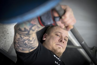 Kempeleläisen Joni Tajakan lihas tarttuu – Penkkipunnerruksen maailmanmestarin tavoite on entistä isommat painot ja Euroopan ennätys