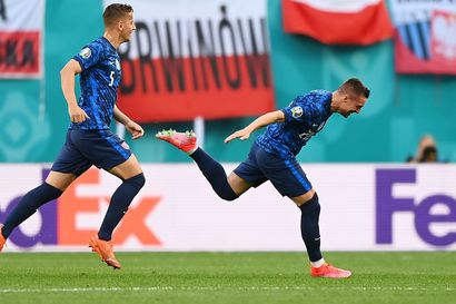 Jalkapallon EM-kisoissa uusi yllätys: Slovakia kukisti kymmenmiehiseksi jääneen Puolan