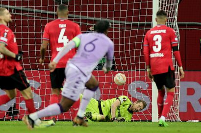 Bayer Leverkusen kärsi 2–3-tappion Hradeckyn oman maalin mitalla