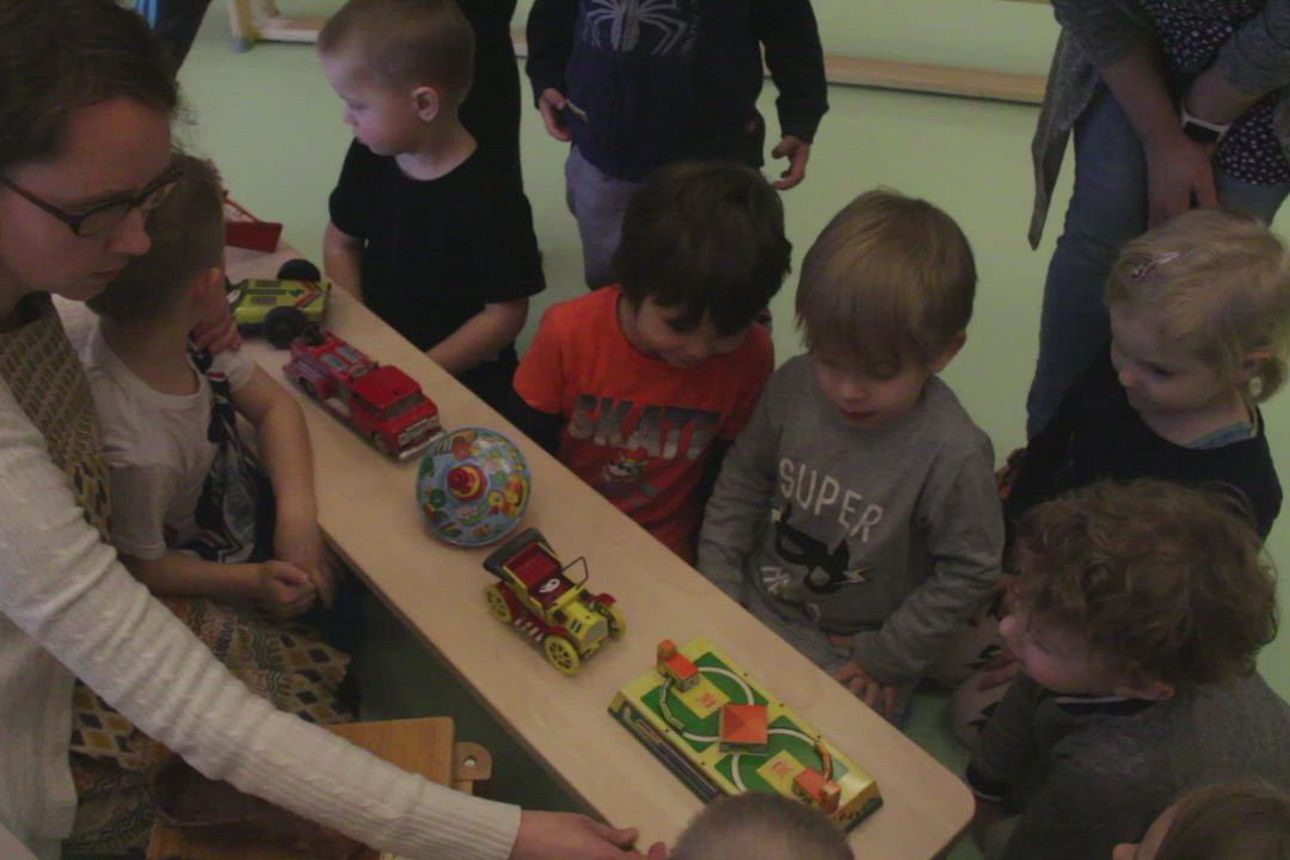 Katso video: Lapset tietävät tuohikengät, karstan ja pyykkilaudankin