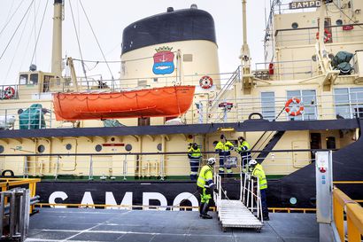 Matkailumurtaja Sampo määrättiin kalliiseen huoltoon, vaikka se ei ole risteillyt koronan jälkeen metriäkään – liki 400 000 euron telakkakäyntiä ei voinut lykätä