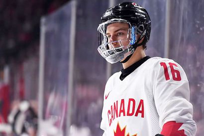 Connor Bedard valittiin odotetusti ensimmäisenä NHL:n varaustilaisuudessa – kanadalaislupauksen uusi koti Chicagossa