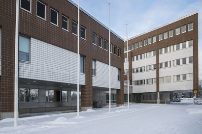 Oulun sisäilmaongelmaisen poliisitalon remonttiin liittyvä rikostutkinta loppusuoralla, uhrin asemassa kymmeniä ihmisiä – Rikoksesta epäiltynä ollut kahdeksan henkilöä