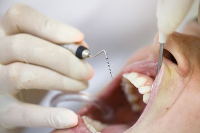Vakava suun sairaus voi kehittyä lähes täysin ilman oireita – hoitamattomana voi johtaa hampaiden poistamiseen ja lisätä sydänsairauksien riskiä