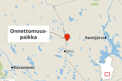 Kuorma-autoon törmännyt henkilöauto suistui kyljelleen ojaan Rovaniementiellä Kemijärvellä
