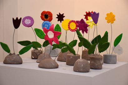 Posion nuorten taidenäyttely avattiin Pentik-mäellä – Antaa kaikkien kukkien kukkia -näyttely viestii suvaitsevaisuudesta ja välittämisestä