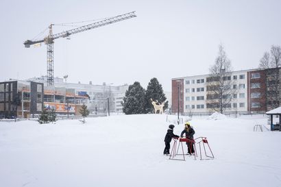 Lapsiperheiden toive on viimein toteutumassa Rovaniemellä: Kaupunki perustaa yleisen pulkkamäen Vanhalle torille