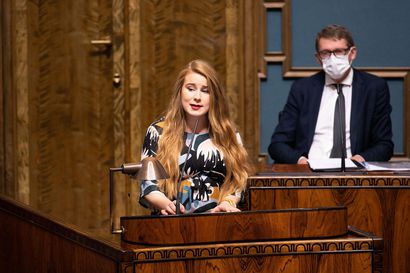 Iiris Suomela valittiin tuuraamaan Maria Ohisaloa vihreiden puheenjohtajana – Suomela on  profiloitunut feministinä ja yhdenvertaisuuskysymyksissä