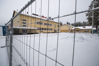 Alakorkalon koulun öljyvahinko paisuu Rovaniemellä – Rakennuksen purkaminen edellyttää suojelun purkamista