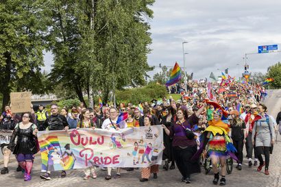 Kuvagalleria: Oulu Pride -kulkue keräsi sankoin joukoin väkeä marssimaan tasa-arvon puolesta