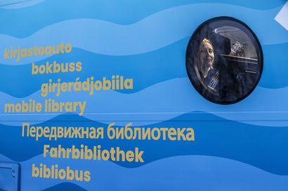 OUL-26 valmiina palvelukseen! Oulun uusi kirjastoauto tarjoilee muuntuvia tiloja ja huipputekniikkaa – kirjoja unohtamatta