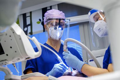 Hammaslääkärit paikkaavat kuumeisesti hammashoidon ruuhkia – pitkittynyt jonotus näkyy suussa isoina vahinkoina