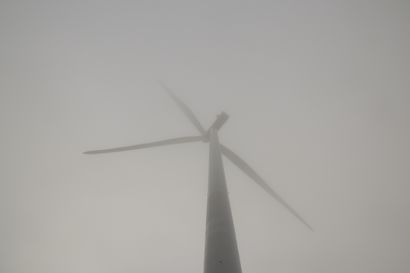 Pyhännän ja Kajaanin alueella rakennettavalla tuulivoimatyömaalla tipahti turbiinin siipi – Ilmatar on eristänyt muiden voimaloiden lähialueet