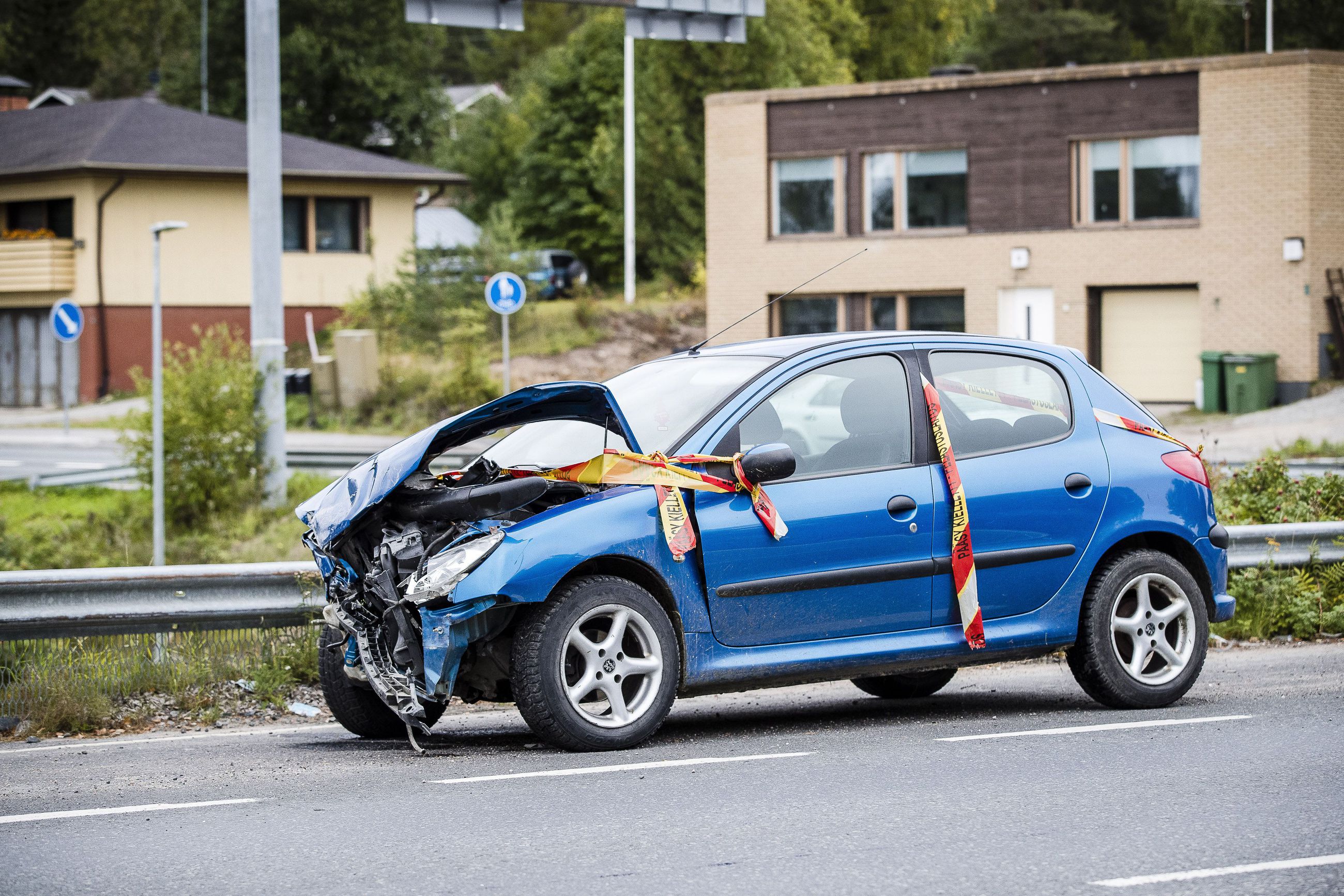 Päihtynyt Autovaras Aiheutti Kolarin Jätkänkynttiläsillalla ...