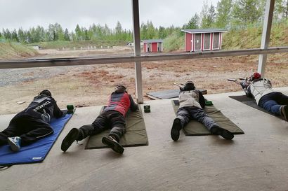 Piippolan ampumaradalle mahtuisi enemmänkin kilpailijoita – radalla ratkottiin mestaruuksia Suomen Metsästäjäliiton avoimessa katsatuskilpailussa