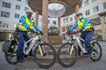 Oulun keskustassa partioi jatkossa polkupyöräpoliisi, jonka yhtenä tavoitteena on puuttua pyörävarkauksiin: "Pystytään tarkemmin seuraamaan, ollaanko pyöriä anastamassa"