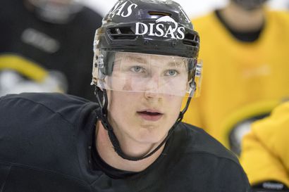 Aatu Räty teki maalin uransa ensimmäisessä NHL-ottelussa voitokkaan New York Islandersin riveissä