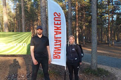 Frisbeegolfin Rantalakeus-liiga käynnistyi: Köykkyri keräsi 85 heittäjää – Jenni ja Mikko yleisten sarjojen voittoon