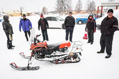 Kelkkailijat oikovat omalla oikeudella; Täkäläisiä liikenne-erikoisuuksia Kuusamossa