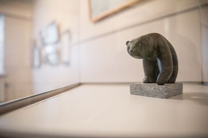 Mauno Juvonen veisti Kuusamon karhusta pienoisveistoksen, josta otettuja kipsivaluja myytiin 50-luvulla matkamuistoiksi – missä patsas on nyt?