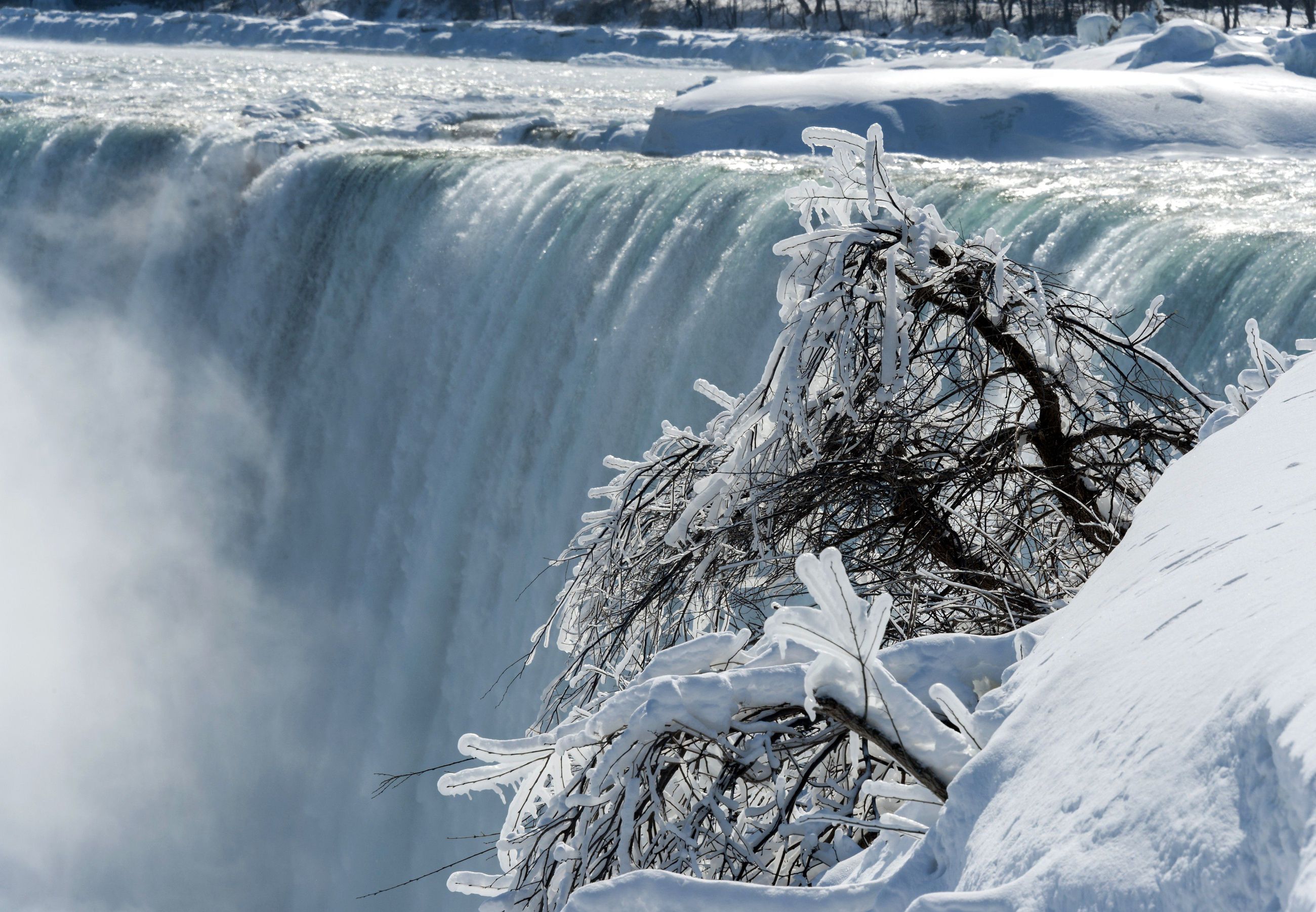 Winter falls. Ниагара водопад лёд. Ниагарский водопад во льду. Знаменитый ледяной водопад. Зима Америка водопады.