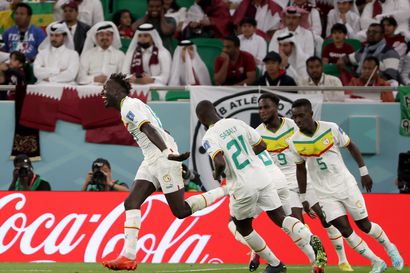 MM-isäntä Qatar avasi maalitilinsä, mutta heittopussin rooli uhkaa kotikisoissa