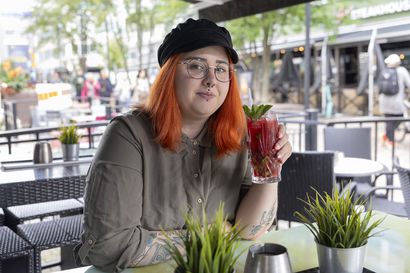 Oululaisen Tiina-Liina Lybeckin, 28, mielestä ilman viinaakin voi olla hauskaa – Ravintolapäällikkö: Aiemmin nollaprosenttisia juomia "on vähän hävetty"