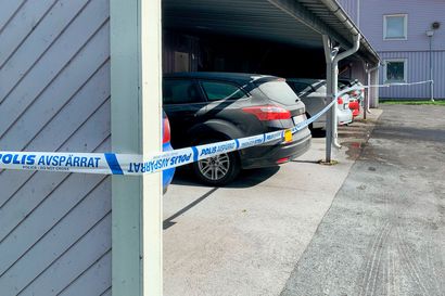 Yöllinen tuhopolttaja vaurioitti pariakymmentä autoa Haaparannalla, yksi pidätetty