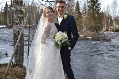 Moni sanoo "tahdon" Kuusamon luonnossa - Niemet menivät naimisiin lumisella Jyrkänkoskella: "Mekon alle tarvitsi fleecehousut"