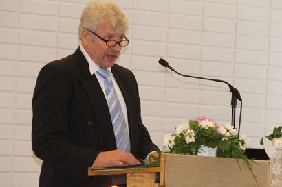 Raimo Jokela johtaa Oulaisten seurakunnan kirkkovaltuustoa