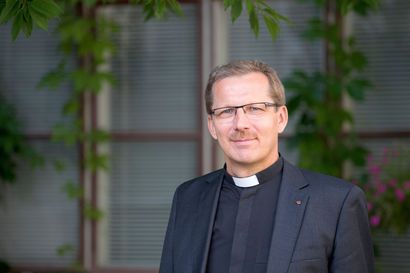 Piispa Jukka Keskitalo tarkastaa Kärsämäen seurakunnan ja tutustuu yhteistyökumppaneihin