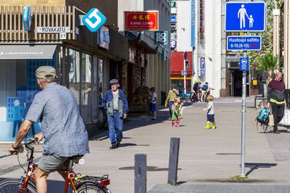 Liikennemerkki muuttui: Saako Rovaniemen kävelykadulla ajaa polkupyörällä?