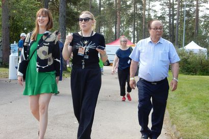Haapaveden Folkeilla viihtyvä Finland Festivalsin johtaja Eveliina Heinäluoma arvostaa kulttuurin merkitystä vaikeina aikoina