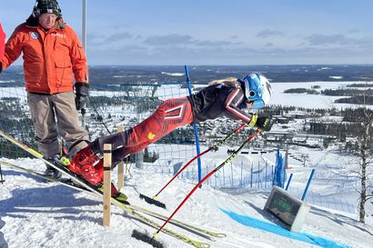 Santa Claus Ski Teamin Stella Jaakola laski SM-pronssille supersuurpujottelussa
