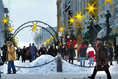 Vanhat kuvat: Nostalginen joulukuu Oulussa 2002 – tiernatähdet loistivat ja Gimmel jakoi nimmareita Stockmannilla