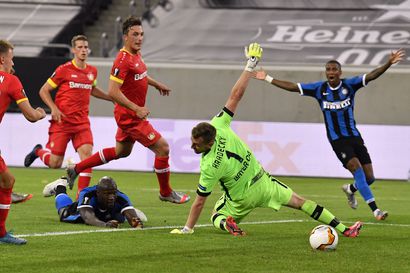 Lukas Hradecky harmitteli Leverkusenin putoamista Eurooppa-liigasta –  "Meillä ei ollut onnea"