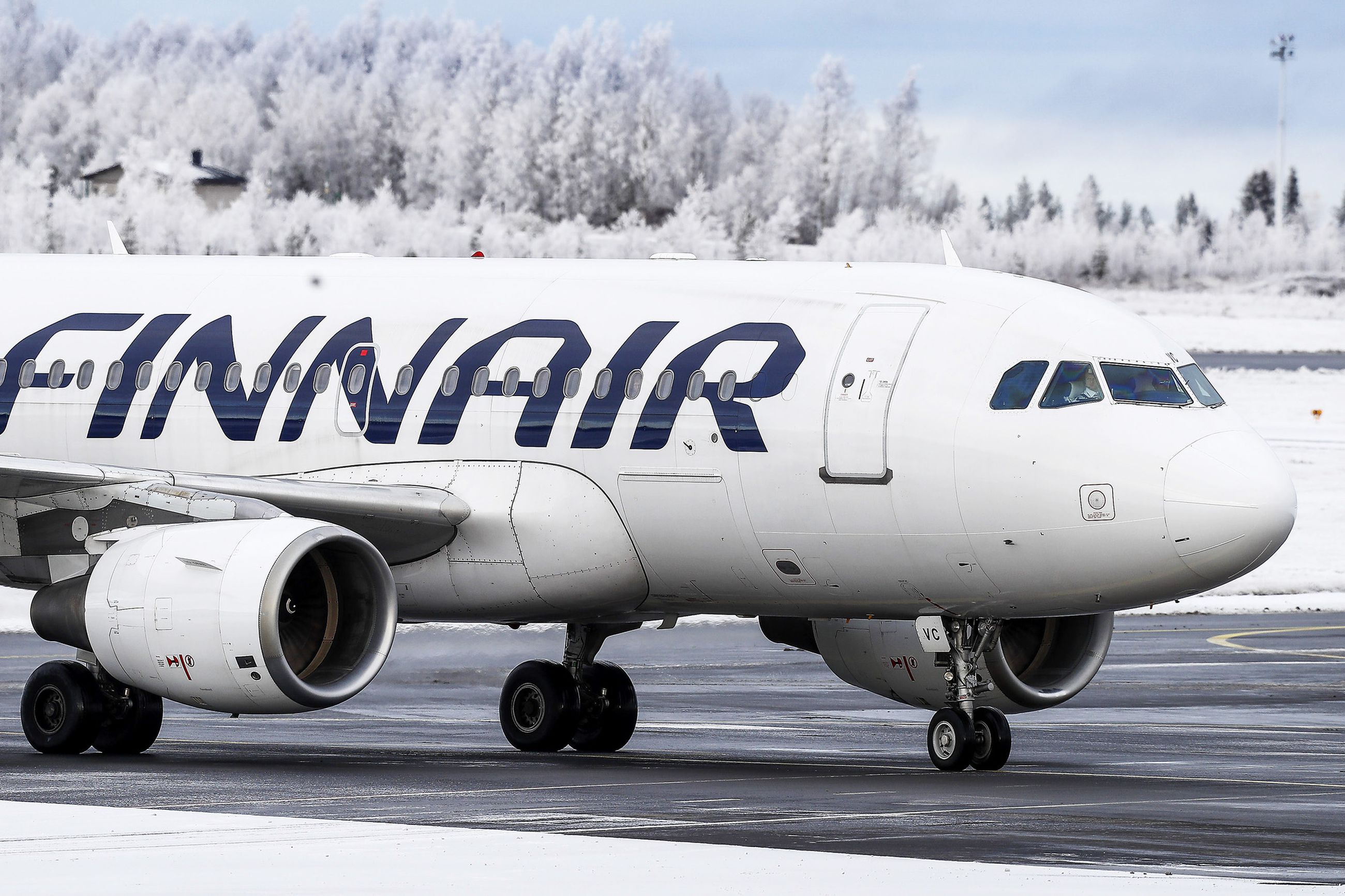 Самолет отзывы сотрудников. Airbus a321 Finnair. Финские авиалинии Finnair. Самолеты Finnair финские авиалинии. Finnair 1983.