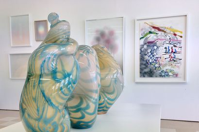 Arvio: Maalia ja lasia sulassa sovussa – katutaiteesta ponnistaneen EGSin ja taidemaalari Jaakko Mattilan näyttelyssä on teoksia taiteilijoilta erikseen, mutta myös yhdessä tehtyä