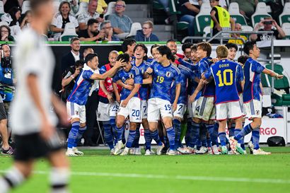 Saksan jalkapallomaajoukkueen kriisi syvenee – Japani nöyryytti kotikentällä, päävalmentaja Hansi Flick ei ole valmis eroamaan