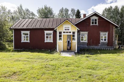 Päivi Lundvall lumoutui 120-vuotiaan maalaistalon rauhasta – erikoista autiotaloa on kunnostettu pikkuhiljaa perinteisin menetelmin