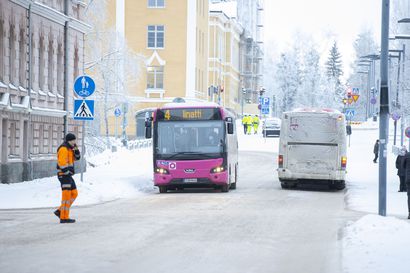 Oulun bussiliikenne on palaamassa normaaliin – Ajojärjestelijä: "Vielä mennään pikkasen varpaillaan"