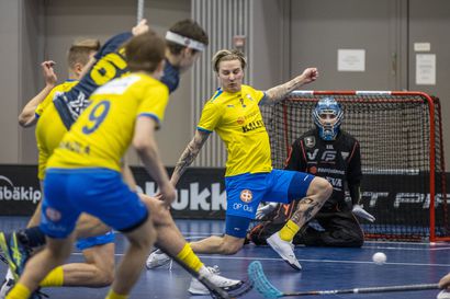 Numero 2 jälleen pallon tiellä – OLS:n Lauri Tiira pelaa salibandyä samalla vimmalla kuin Lasse Kukkonen rouhi jääkiekkokaukaloissa: "Minussa on tietynlaista hulluutta"