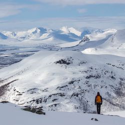 Laura Hakulinen muutti Kilpisjärvelle ja tajusi, että Lapissa on pakko opetella retkeilemään talvella – Nyt hän kertoo miten se onnistuu
