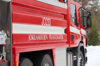Pelastusjohtaja Kärsämäen paloaseman toimintavalmiudesta: "Tilanne on vakava" – Pelastuslaitos selvittää, miksi paikkakunnan omia yksiköitä ei saatu liikkeelle perjantain rakennuspalossa Kärsämäellä