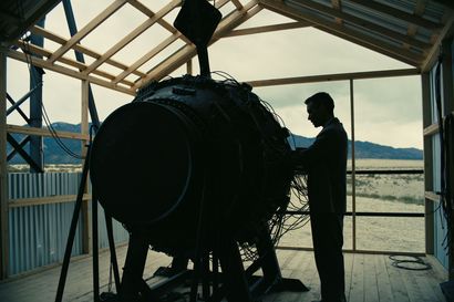 Elokuva-arvio: Christopher Nolanin uran huipentava Oppenheimer on hyytävä muistutus ydinsodan uhasta