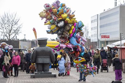 Ilmapalloja, simaa ja teekkaritorvia – katso kuvia vappujuhlinnasta Oulussa