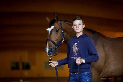 Kempeleläinen 14-vuotias esteratsastaja Hugo Kogelnig tähtää korkealle – "Haluan ratsastaa ammatikseni ja olla jonain päivänä MM-kisoissa ja olympialaisissa"
