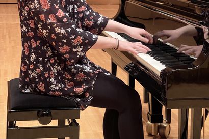 Arvio: Raisa Alasaarelan pianismi vakuutti illasta toiseen – musiikkiopiston konsertissa ensi kertaa esiintyi peräti kuusi soittajaa