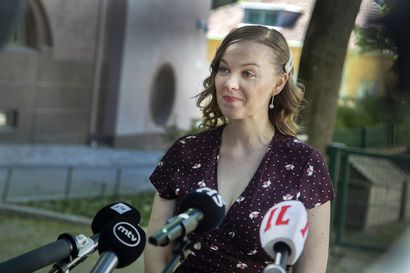 Katri Kulmunin kohukoulutukset johtamassa jatkotoimenpiteisiin – Ministeriö: erityisavustaja Jääskeläinen ohjasi hankintoja vahvasti